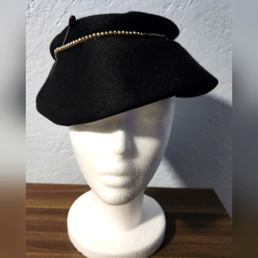 Vintage 1950s Henry Pollak Starfire Pearl Accent Hat
